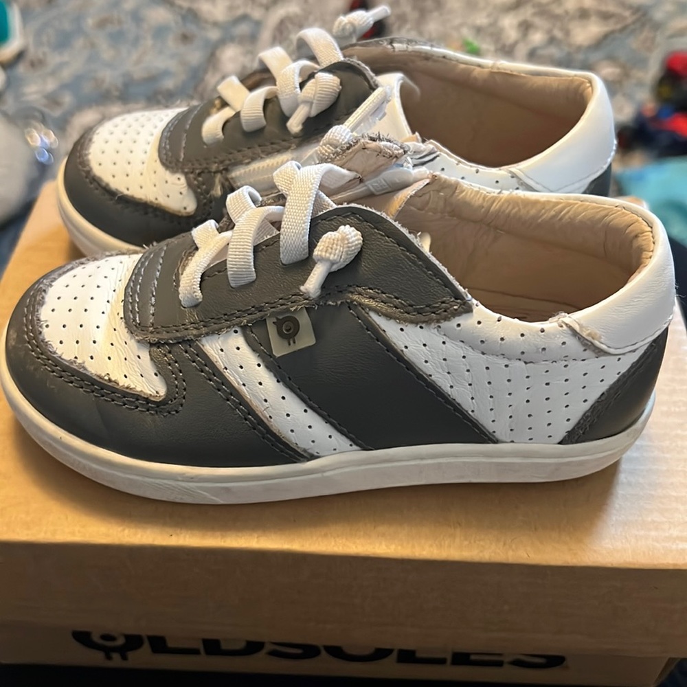 Oldsoles all leather size 24 toddler boys sneakers.